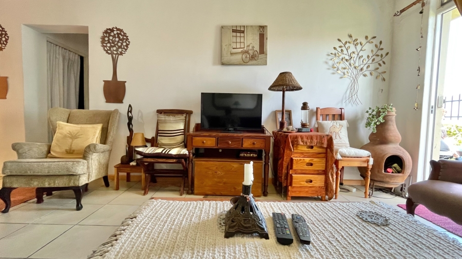 2 Bedroom Property for Sale in Whispering Pines Western Cape